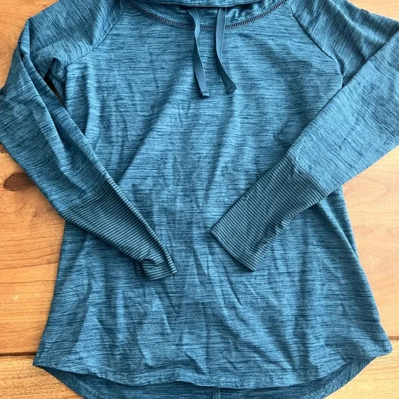 Fabletics workout pullover - Picture 3 of 3